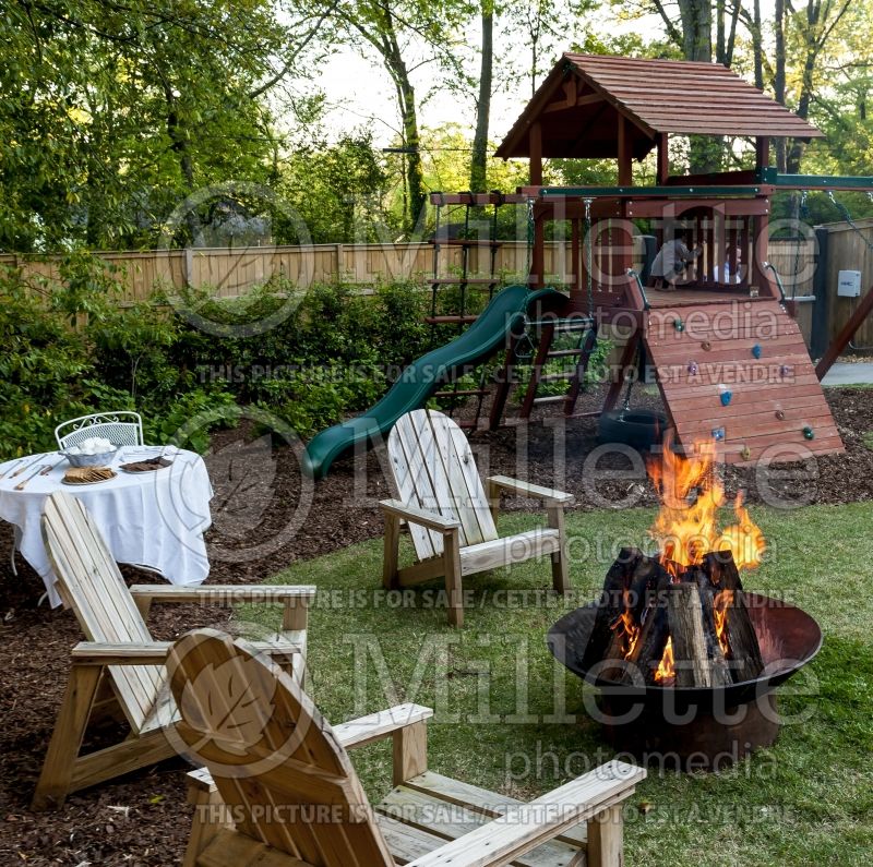 Fire pit and seating area in a garden - bench (Garden accents and garden designs) 3  